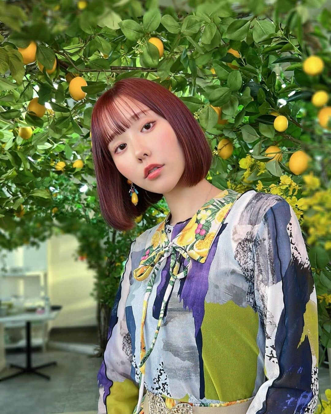 神成藍子さんのインスタグラム写真 - (神成藍子Instagram)「レモンコーデ🍋💛💚 襟とスカートを自作しました🪡 可愛すぎるレモンの柄の布を使ったんだけど、このままじゃ秋には鮮やかすぎたから染色してくすませたよ☕️ スカートもう少しフワッとしても良かったかも🥹🥹🥹🥹  #🍋 #レモンコーデ #手作り服 #ファッション #服飾学生」11月17日 14時15分 - kanna_nijimura