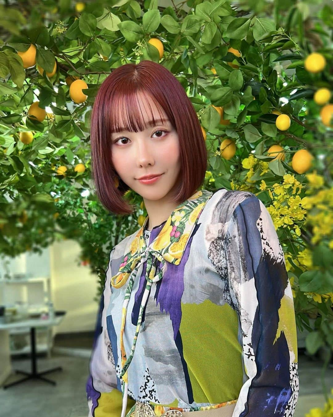 神成藍子さんのインスタグラム写真 - (神成藍子Instagram)「レモンコーデ🍋💛💚 襟とスカートを自作しました🪡 可愛すぎるレモンの柄の布を使ったんだけど、このままじゃ秋には鮮やかすぎたから染色してくすませたよ☕️ スカートもう少しフワッとしても良かったかも🥹🥹🥹🥹  #🍋 #レモンコーデ #手作り服 #ファッション #服飾学生」11月17日 14時15分 - kanna_nijimura