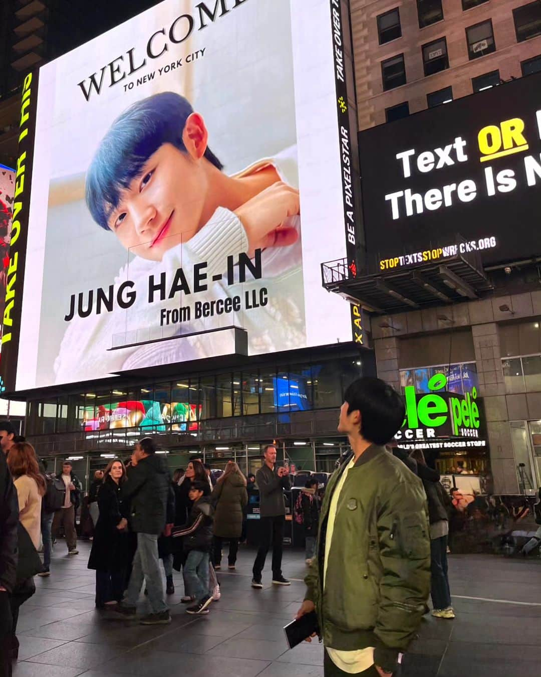 チョン・ヘインさんのインスタグラム写真 - (チョン・ヘインInstagram)「In New York City   Thank you all 🤍」11月17日 14時20分 - holyhaein