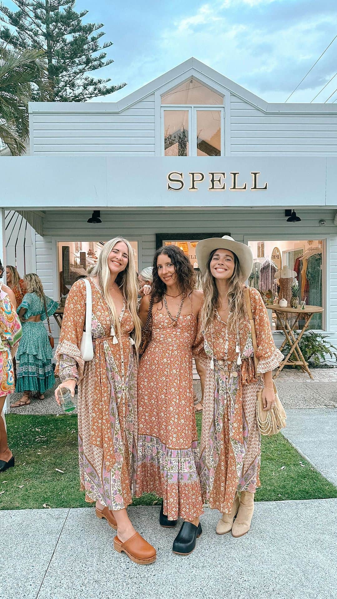 SPELLのインスタグラム：「Have a Spell Summer 🌴🍍 bringing in the summer with our Byron community last night in our Cactus Rose courtyard… thank you to all who came, and all who watched from afar ~ we loved celebrating our latest collection Oceans of Love with you all and are so glad you are loving it as much as we do 🧡✨」