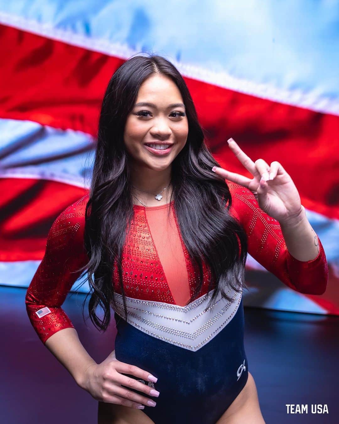アレックス・シブタニのインスタグラム：「@sunisalee on set for Team USA ✌️🇺🇸  📸 by 2x Winter Olympic medalist @alexshibutani  #RoadToParis」