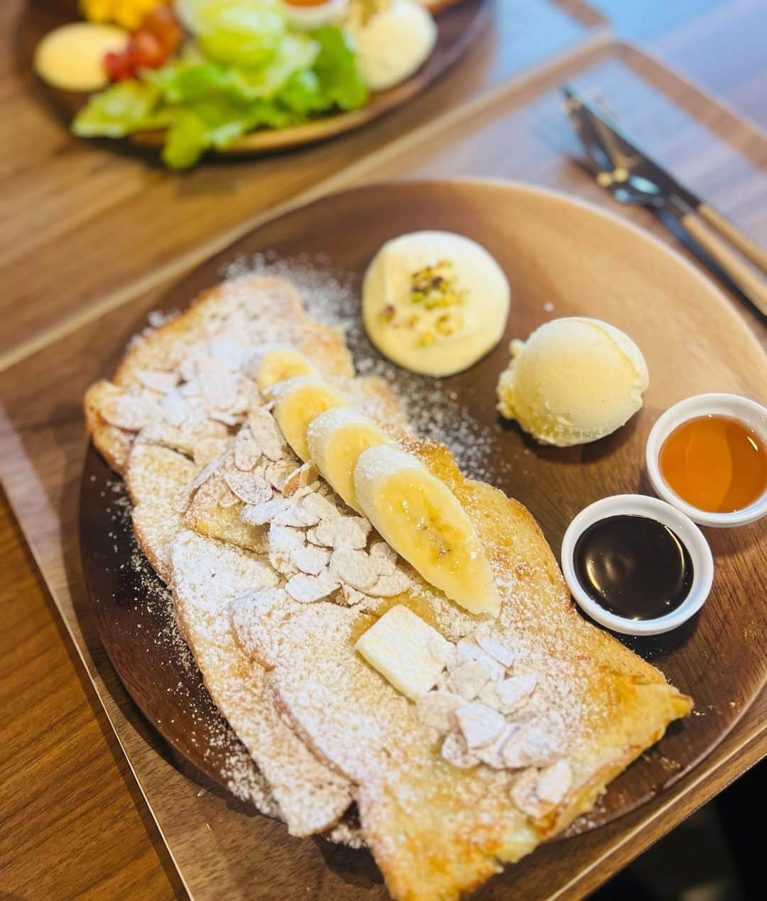 中村かなさんのインスタグラム写真 - (中村かなInstagram)「もっちもちの湯だねパン🍞🥐🥖 【 神宮パン 】さんでランチ♡  STAUBででてくる ビーフシチューとつけパンセットのランチは  好きなパンが３つ選べます🍞♡  デザートには極薄フレンチトースト🍳 こんなに食べれない💦と思っていたけど… こちらのパン、ほんとにおいしくて ペロリでした😋  もちろんお持ち帰りも♡ 一緒に行った2歳のチビちゃんも たくさんパン食べてて🥐 やっぱりおいしいんだなあ♡と 久しぶりにおいしいパン屋さんに出会いました🥹♡ リピ決定なお店です🍞🥐🥖  PR @jingu.pan #名古屋グルメ #名古屋カフェ #名古屋パン屋 #名古屋ランチ #神宮パン #湯だねパン  #湯種 #湯種食パン #パン屋さん #パン屋 #パン屋さん巡り #パン屋めぐり #神宮前 #熱田神宮 #伝馬町 #熱田区 #名古屋市熱田区 #名古屋ランチ」11月17日 14時40分 - k777pime