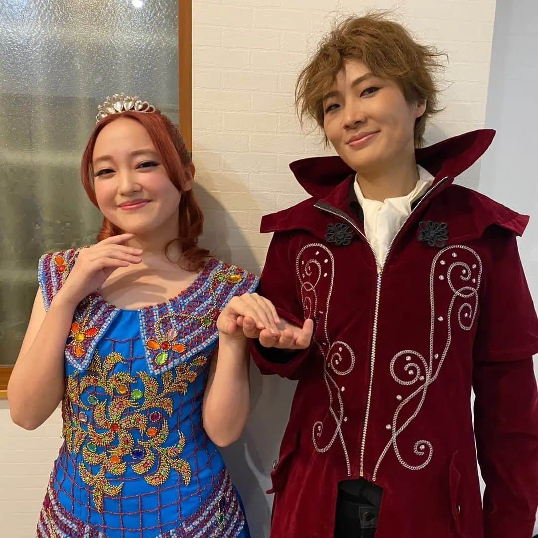 相川結のインスタグラム：「#タイラーf大阪 🪐アザリン&レオン🪐 ビジュアル撮影オフショット📸こんなシーンがあるとかないとか🤭」