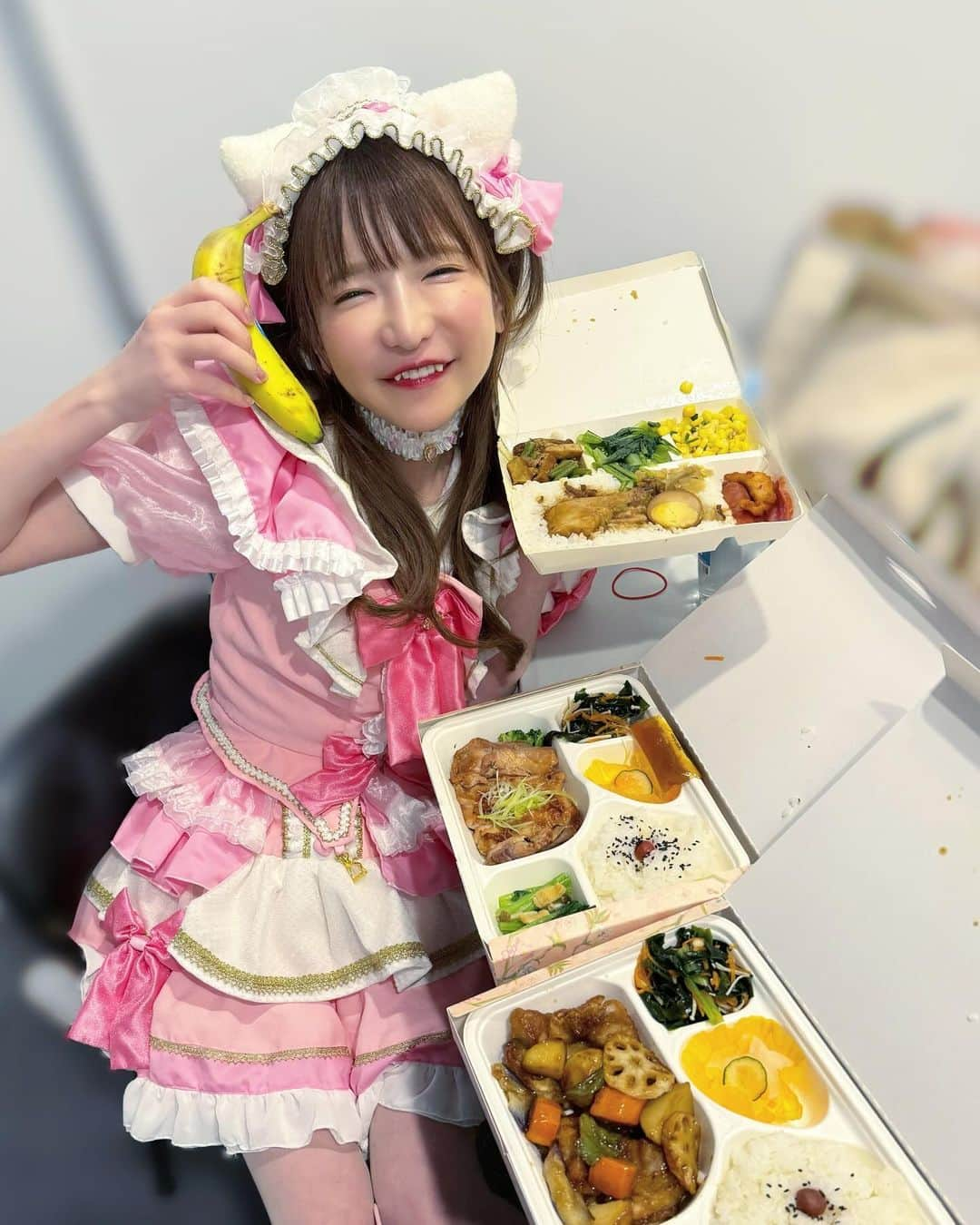 もえのあずきのインスタグラム：「台湾でお弁当いっぱいあって食べ放題やった🤤 #もえあず#大食いアイドル #萌梓#大胃王」