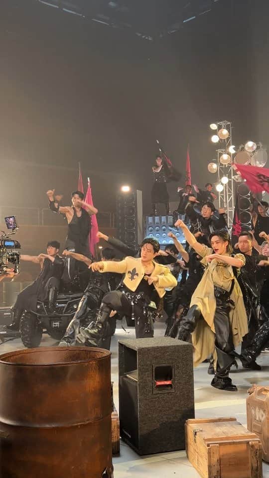 Stray Kidsのインスタグラム：「"락 (樂) (LALALALA)" M/V Behind-the-scenes📹 🔥Welcome to 극락🔥   #StrayKids #스트레이키즈 #樂_STAR #ROCK_STAR #락 #樂 #LALALALA #StrayKidsComeback #YouMakeStrayKidsStay」