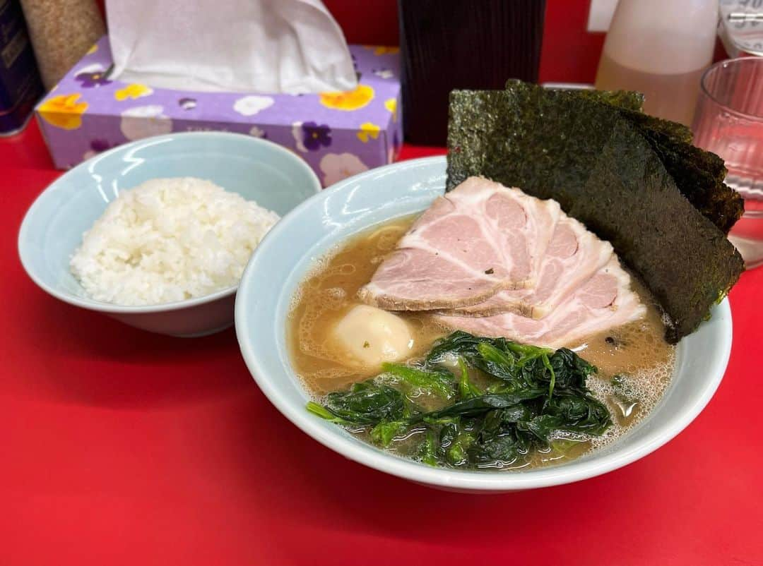 SUSURUのインスタグラム：「家系ラーメン武将家さん。 秋葉原の家系ラーメン！ライス無料は最高です。 #susuru_tv #家系ラーメン武将家 #秋葉原 #東京 #家系ラーメン #うまい  #ラーメン #らーめん #ramen #ラーメン部 #ramennoodles #毎日ラーメン生活 #麺スタグラム #japaneseramen #japanramen #foodstagram #foodie #noodles #instanoodle #instaramen #instafood #東京ラーメン #家系」