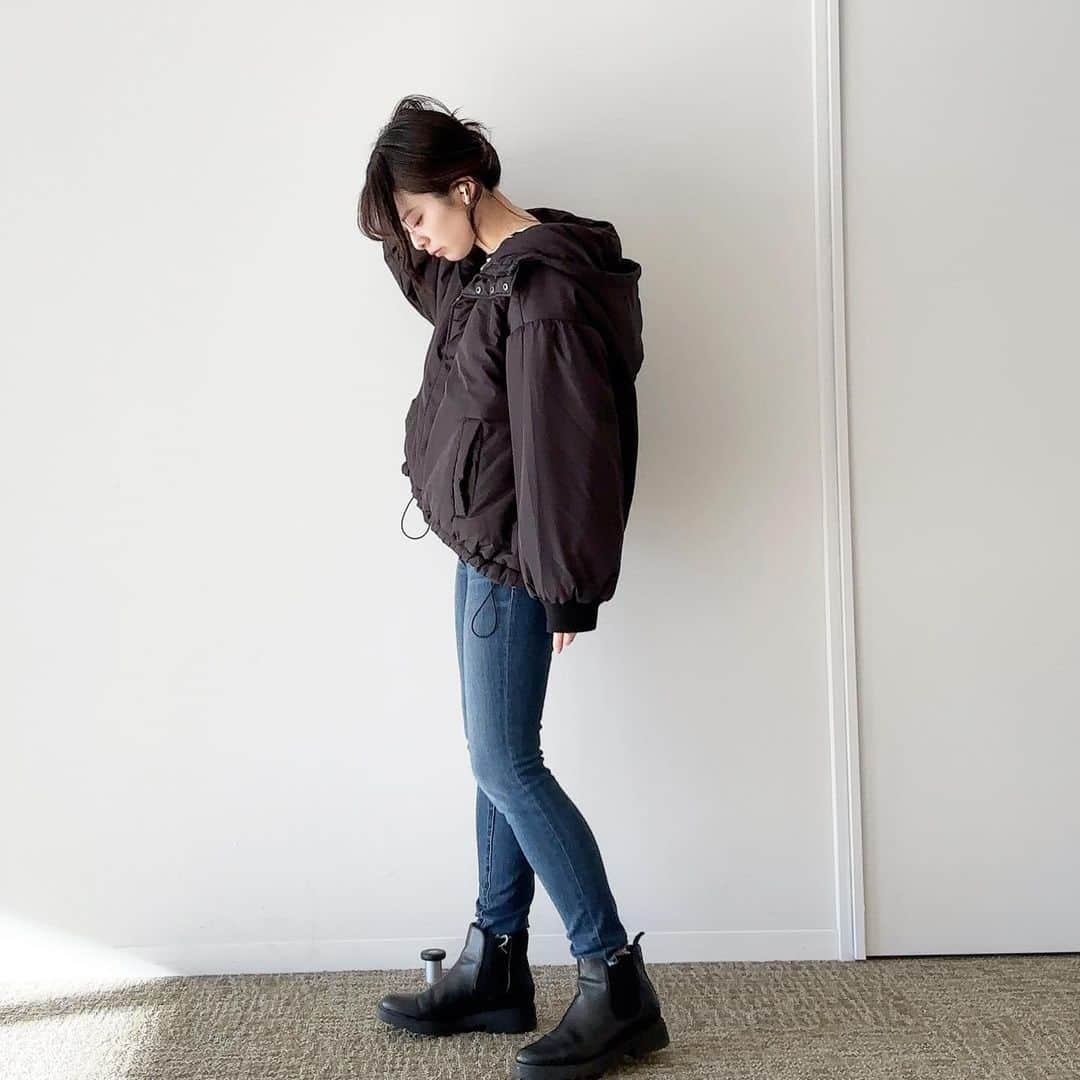 酒井蘭さんのインスタグラム写真 - (酒井蘭Instagram)「#PR jacket @geera__official 商品番号:207974 inner&boots @uniqlo_with  denim @azulbymoussy_official  ----------------- 薄手なので秋コートにおすすめ🍂  #GeeRA #geera_ootd #ジーラ #zozo #zozotown #ZOzO購入品 #プチプラコーデ #プチプラファッション」11月17日 15時10分 - ransakai0313