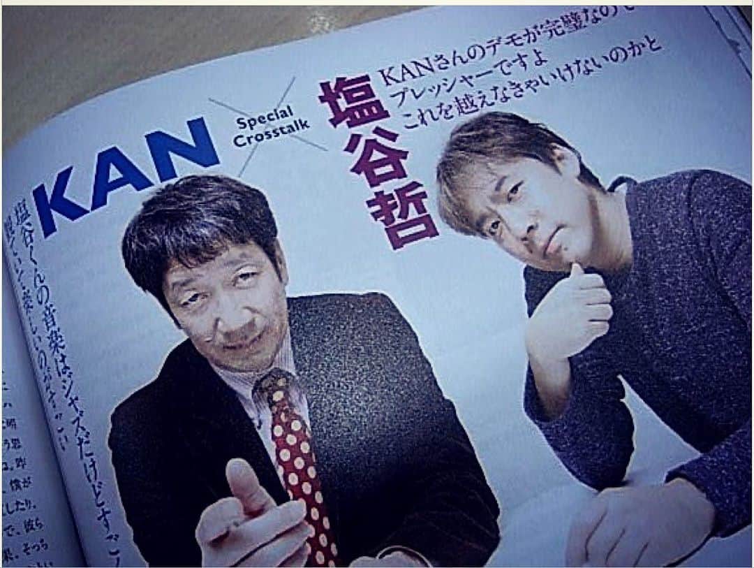塩谷哲のインスタグラム：「なーんてな！って天使の羽根付けてひょっこり出てきて欲しい。  …早すぎます。  師匠を失って一体僕はどうしたら良いんだろう…。 天国でゆっくり休んでくださいね🪽  #kan #keyboardmagazine」