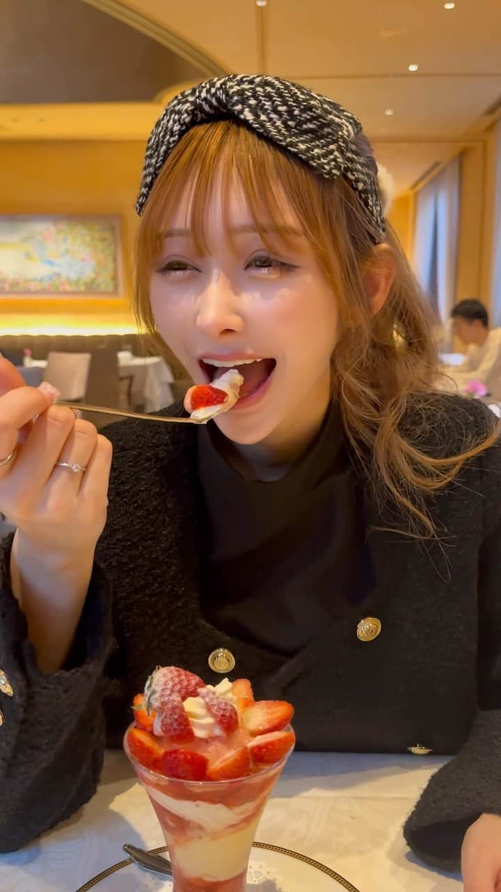 浦西ひかるのインスタグラム：「いちごパフェ大好きマン🍓」