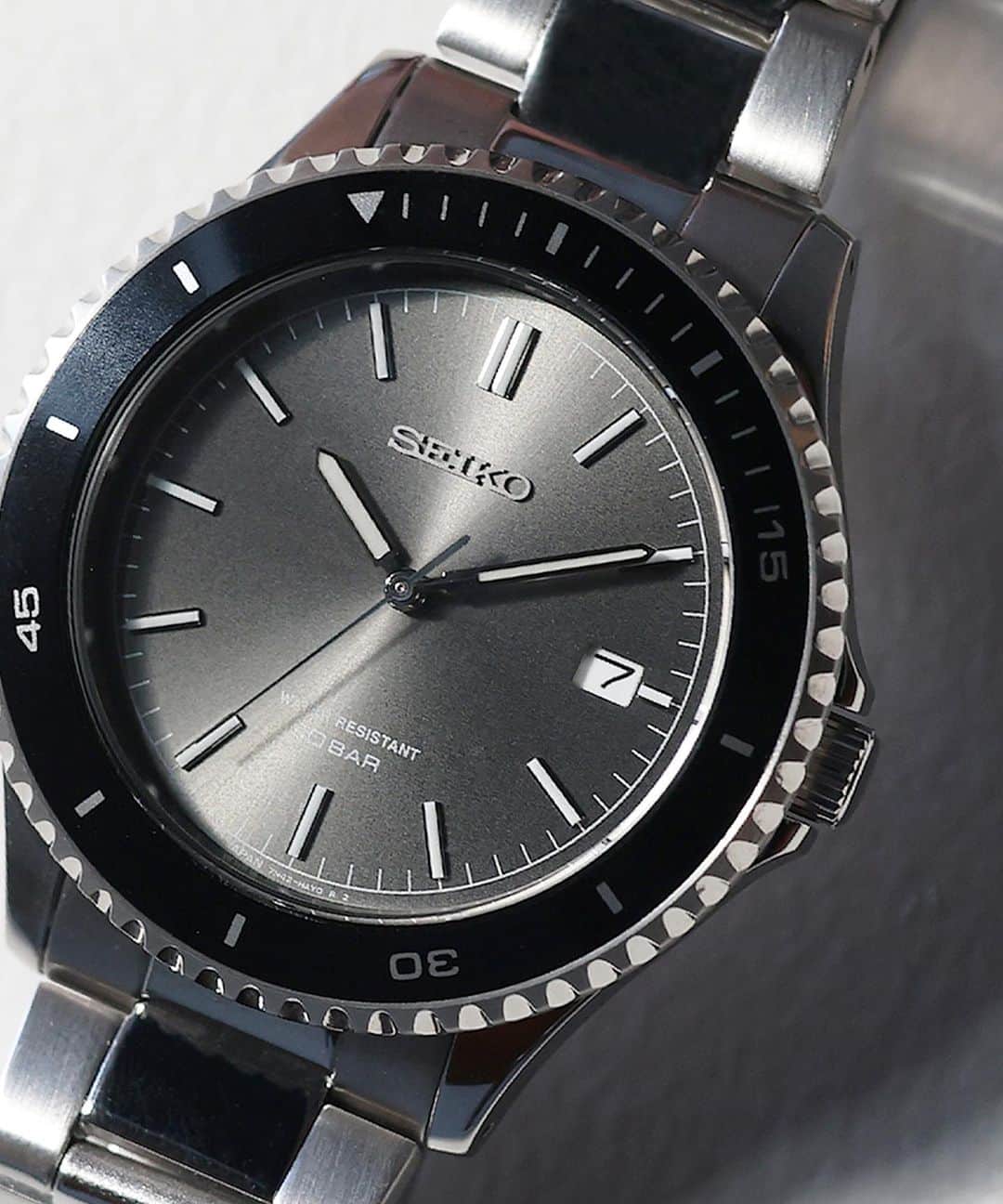 HIROBさんのインスタグラム写真 - (HIROBInstagram)「11.23 通常販売開始  AP STUDIO × HIROB Exclusive Watch  目指したのは女性が身に着けつけられるビッグブレスウォッチ 都会的なデザインでジェンダーレスに楽しめる腕時計です  人気モデルが待望の通常販売開始です！ 詳細はHIROB各店へお問い合わせください  11.23 Start no.22130890003330 ¥55,000-  #hirob  #baycrews  #seiko  #apstudio #ヒロブ  #ベイクルーズ  #セイコー  #エーピーストゥディオ  @baycrews @apstudio.jp」11月17日 15時45分 - hirob.jp
