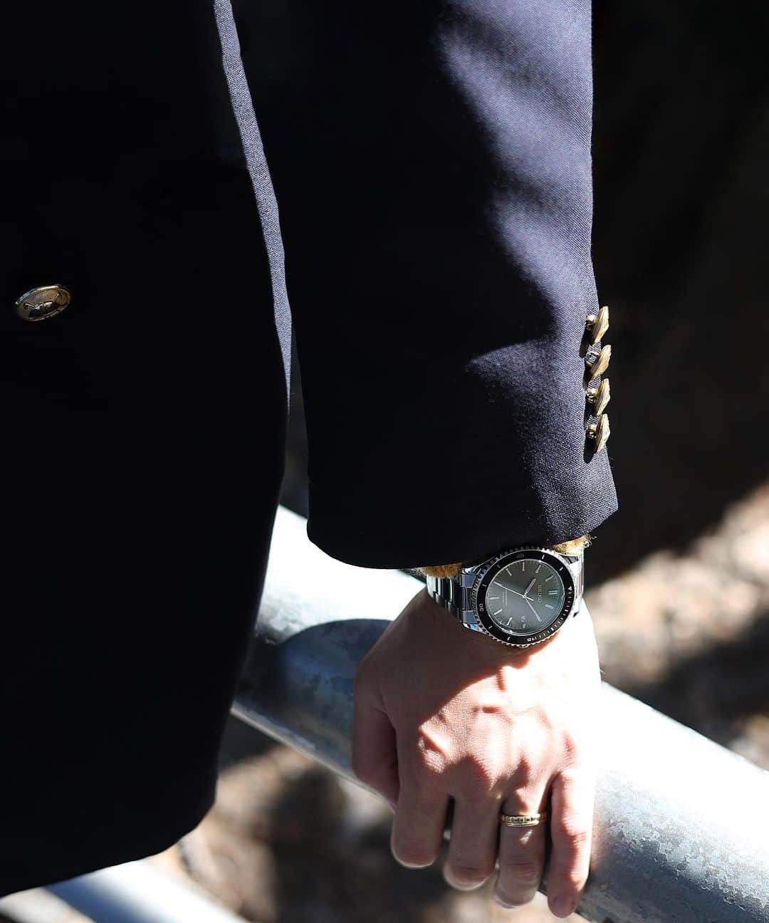 HIROBさんのインスタグラム写真 - (HIROBInstagram)「11.23 通常販売開始  AP STUDIO × HIROB Exclusive Watch  目指したのは女性が身に着けつけられるビッグブレスウォッチ 都会的なデザインでジェンダーレスに楽しめる腕時計です  人気モデルが待望の通常販売開始です！ 詳細はHIROB各店へお問い合わせください  11.23 Start no.22130890003330 ¥55,000-  #hirob  #baycrews  #seiko  #apstudio #ヒロブ  #ベイクルーズ  #セイコー  #エーピーストゥディオ  @baycrews @apstudio.jp」11月17日 15時45分 - hirob.jp