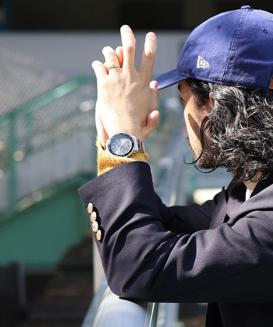 HIROBさんのインスタグラム写真 - (HIROBInstagram)「11.23 通常販売開始  AP STUDIO × HIROB Exclusive Watch  目指したのは女性が身に着けつけられるビッグブレスウォッチ 都会的なデザインでジェンダーレスに楽しめる腕時計です  人気モデルが待望の通常販売開始です！ 詳細はHIROB各店へお問い合わせください  11.23 Start no.22130890003330 ¥55,000-  #hirob  #baycrews  #seiko  #apstudio #ヒロブ  #ベイクルーズ  #セイコー  #エーピーストゥディオ  @baycrews @apstudio.jp」11月17日 15時45分 - hirob.jp