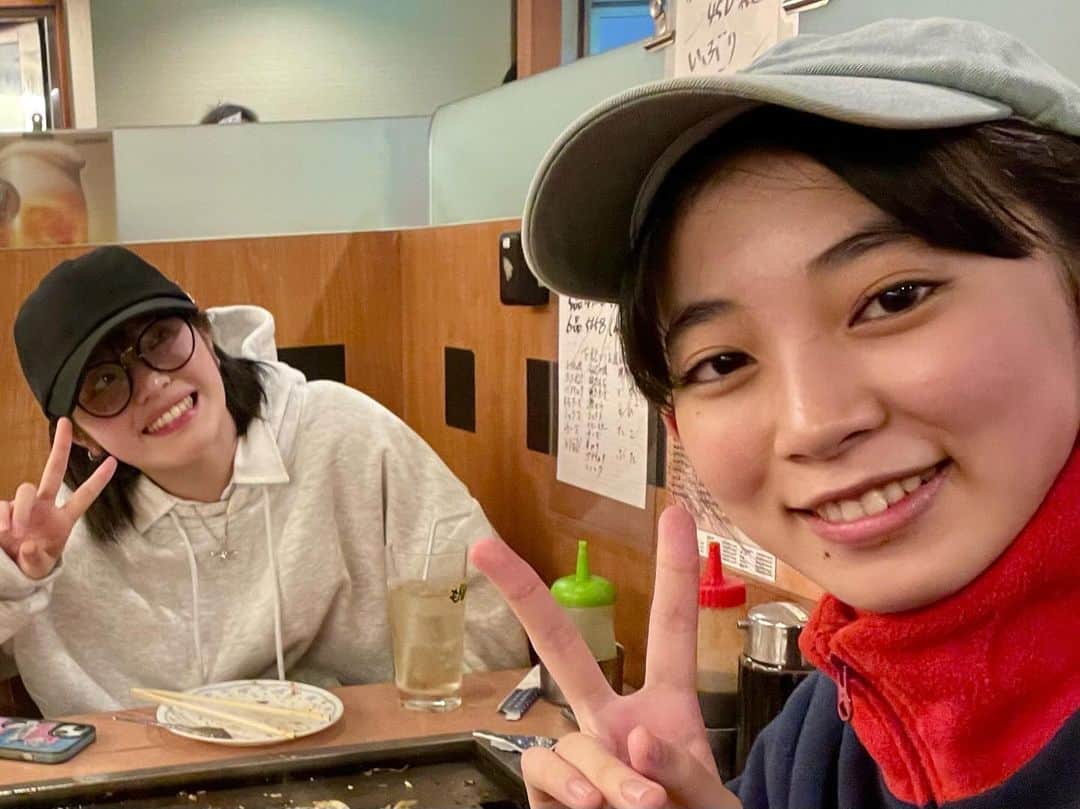 近藤華さんのインスタグラム写真 - (近藤華Instagram)「豊島花ちゃんと念願のモンジャ食べてきました。2枚め偶然できたホットケーキモンジャです。今まで明太餅チーズが1番美味しいと思っていたんですが桜エビモンジャも意外と美味しい!ってなりました。新たな発見です。 #近藤華 #トップコート #topcoat」11月17日 15時48分 - hanakondo_official