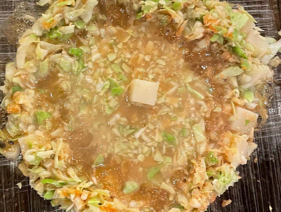 近藤華さんのインスタグラム写真 - (近藤華Instagram)「豊島花ちゃんと念願のモンジャ食べてきました。2枚め偶然できたホットケーキモンジャです。今まで明太餅チーズが1番美味しいと思っていたんですが桜エビモンジャも意外と美味しい!ってなりました。新たな発見です。 #近藤華 #トップコート #topcoat」11月17日 15時48分 - hanakondo_official