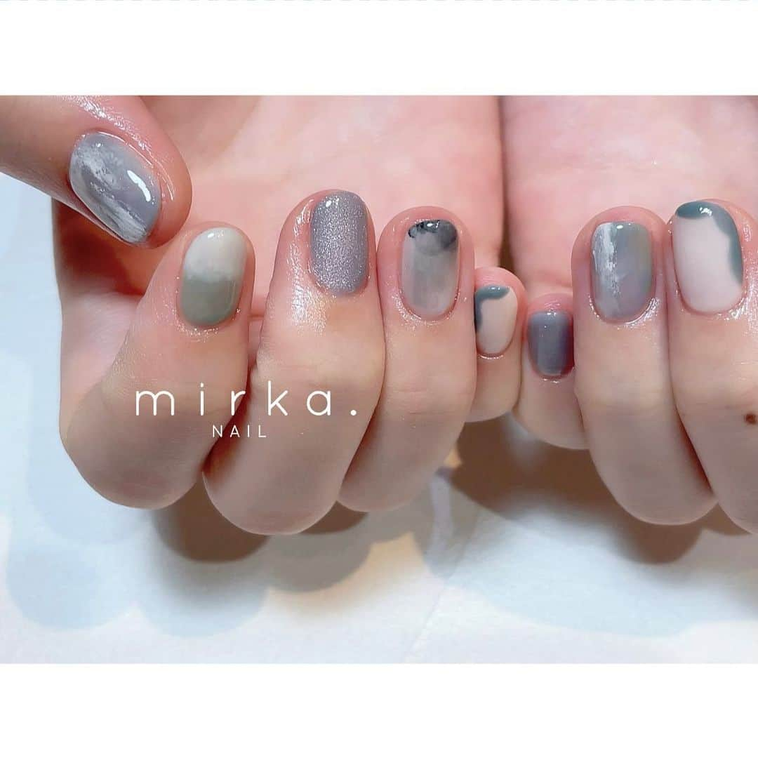 mirka. NAIL(ミルカネイル)さんのインスタグラム写真 - (mirka. NAIL(ミルカネイル)Instagram)「⁡ ⁡ ⁡ blue × green 𓅯 ⁡ ⁡ ⁡ ⁡ #mirkaおまかせネイル …………………………………………………………… ⁡ ご予約、お問い合わせは LINE ID⇒ @mirka.nail (@含む)まで。 ⁡ ご新規様はハイライトの「ご案内」と「ご予約方法」を必ずお読みいただいてからご予約くださいますようお願いいたします。 空き状況や詳細はLINEの投稿からご確認ください。 ⁡ ⁡ ⁡ ⁡ #mirkanail#nails#nail#nailart#naildesign #ショートネイル#ネイルアート#ネイルデザイン#ネイル#大人ネイル#シンプルネイル#オフィスネイル#ニュアンスネイル#ナチュラルネイル#カジュアルネイル#ショートネイルデザイン#美甲#秋ネイル#秋ネイル2023 #プライベートサロン#プライベートネイルサロン#東京ネイルサロン#東京ネイル#江東区ネイルサロン#森下#清澄白河 ⁡」11月17日 15時56分 - mirka.nail