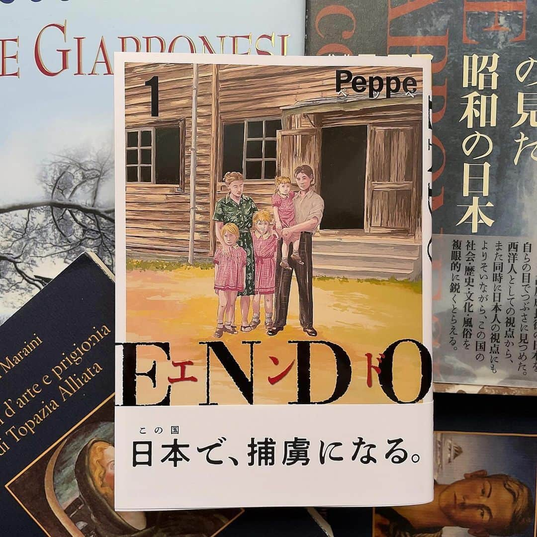 ペッペのインスタグラム：「『ENDO』第1巻は本日発売です！  2020年11月にフォスコの本を読み始めた。 2021年8月にネームを描き始めた。 2021年11月にマライーニの家族と初めて話して 実話を書く事にした。 2022年4月にネーム描き終えて連載が決定した。 2022年11月に長期に渡った権利交渉を終え、 やっと契約を結んだ。 2023年1月連載開始。  そして今日2023年11月17日、 やっと単行本の第1巻が発売。  長い長い旅でしたが、 この企画ができて漫画が描けて、 本当にありがたいです。  既に読んで頂いている方、 これから読んで頂ける方、 みなさまに心から感謝致します。  November 2020, I began reading Fosco Maraini’s books; August 2021, I started storyboarding the story; November 2021, I got in contact with Fosco’s granddaughter Mujah, and decided to write a non-fiction; April 2022, finished writing the storyboard and the manga was confirmed; November 2022, after a long negotiation we finally signed the contracts for the adaptation; January 2023, Endo series began on Manga One;  And finally today, Volume 1 gets published in Japan!  It was a long process to get here today but absolutely worth it. I will always be grateful for this opportunity and thankful to all the readers who will support me.」