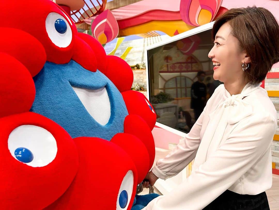のインスタグラム：「「ミャクミャク」とスタジオで遭遇しました！この後「タダイマ！」に出演します。可愛いですよ。」