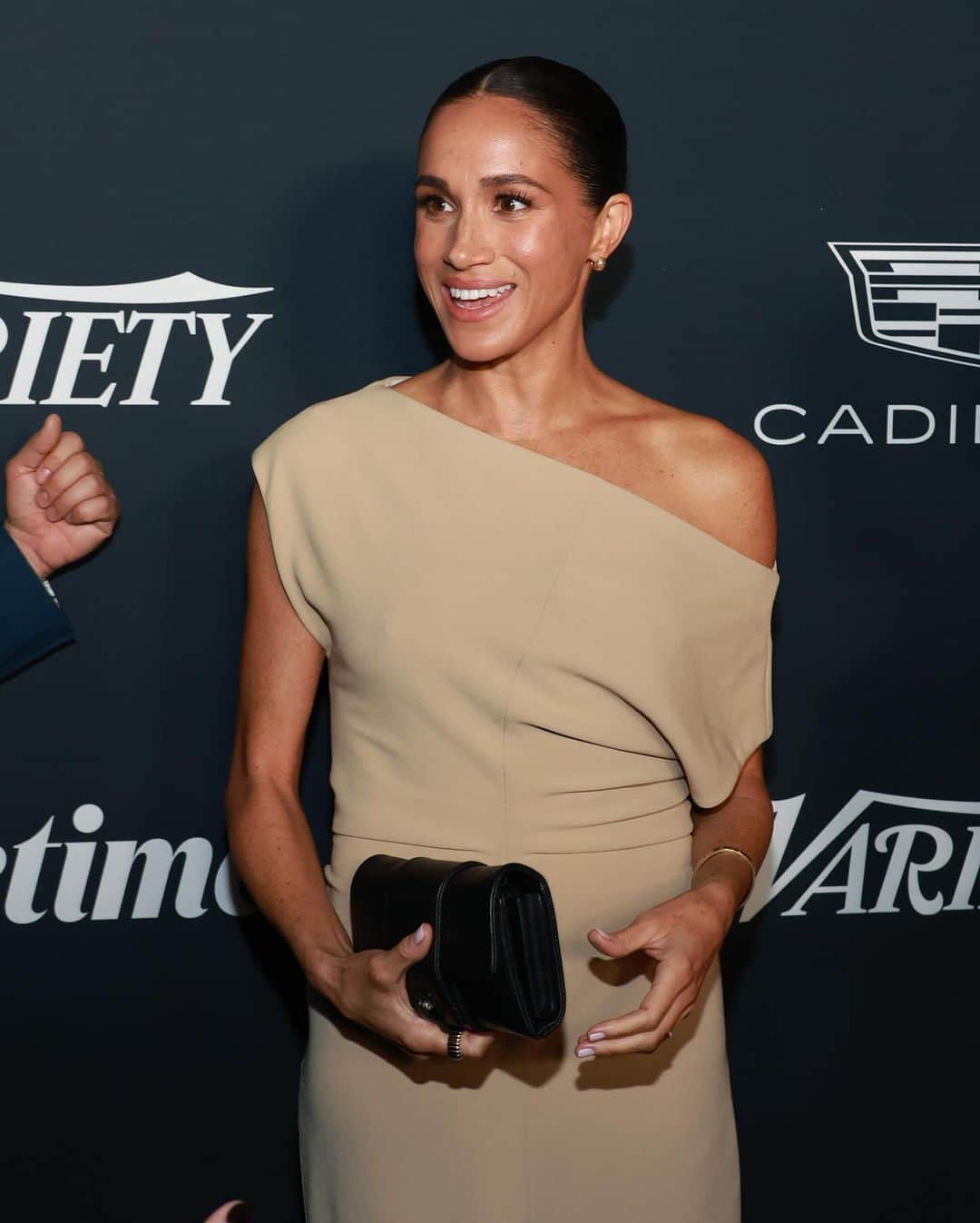 Just Jaredさんのインスタグラム写真 - (Just JaredInstagram)「Meghan Markle, Duchess of Sussex, was all smiles while arriving for the 2023 Variety Power of Women event in Los Angeles. #MeghanMarkle #PowerOfWomen Photos: Getty」11月17日 16時06分 - justjared