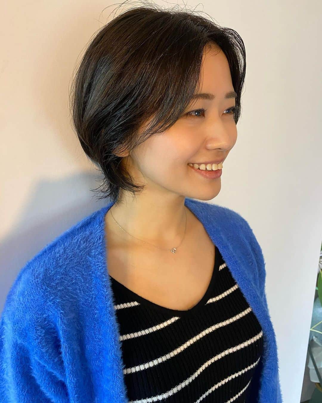 安枝瞳さんのインスタグラム写真 - (安枝瞳Instagram)「. やっと美容室に…😆✨ ここ1年2年は髪色で遊んでましたが、今回は一旦リセット。 いい女👩って感じにしてください！っていう 毎度よくわからんオーダーで、いつも素敵にしてくださり ありがとうございます❤️ @kikoeru_misato  . ここ数日自分磨きを頑張っていたのですが、 気付いてもらえて嬉しかったです！！ 調子乗って今夜食べ過ぎないようにします🫡✨笑 #いい女の条件ってみんな違うよね　 #ヴィダルサスーンのCMみたいな髪の毛とも言った #よく考えたら古いよな… #まいっか」11月17日 16時07分 - hitomiyasueda