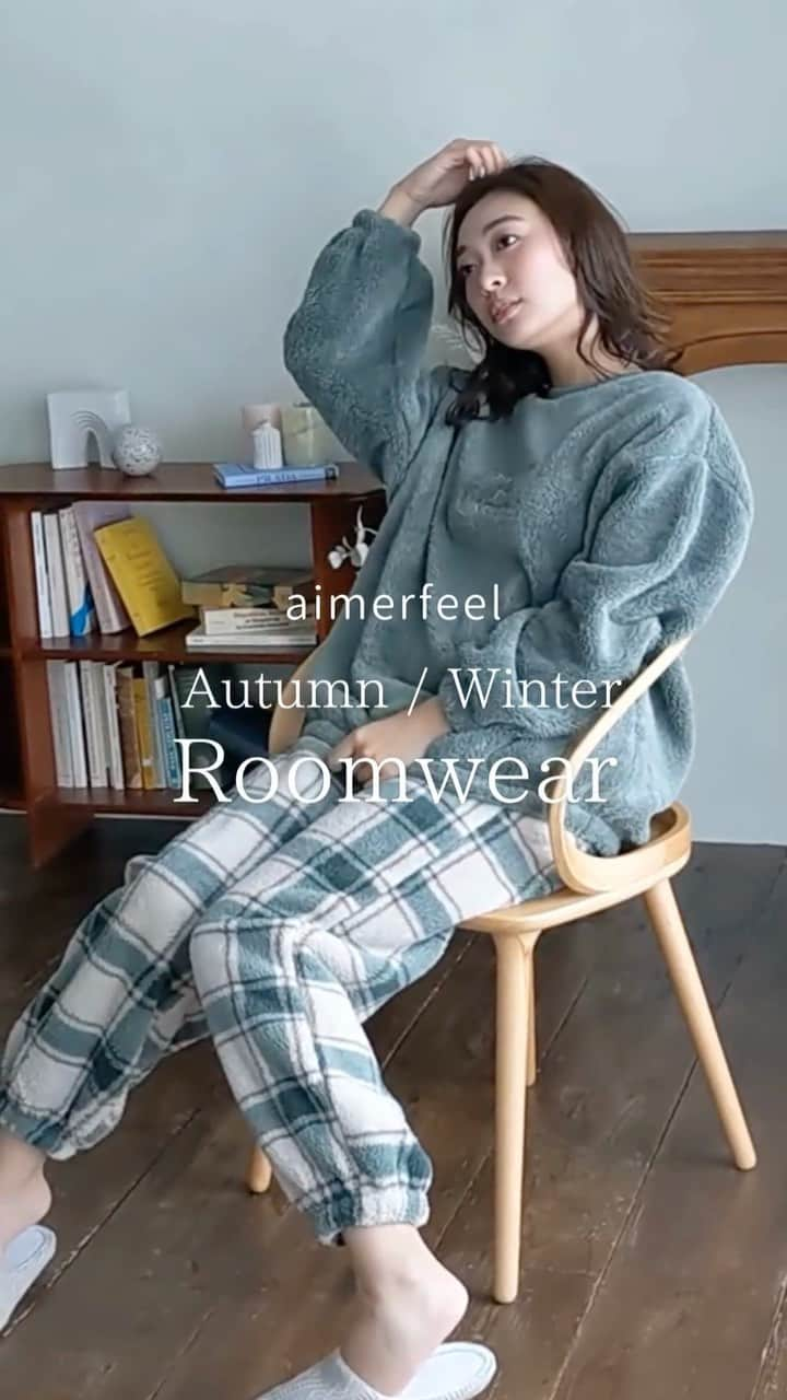 エメフィールのインスタグラム：「𓊆 2023 AW ROOMWEAR 𓊇  寒い冬は暖かいルームウェアでのんびりおうち時間をHAPPYに☕ ふわふわで着心地抜群なルームウェアが勢ぞろい！  今年は温活にぴったりな腹巻きルームウェアや、キャラクターとのコラボ商品も充実💐  おしゃれと寒さ対策を妥協しない、エメフィールの今季ルームウェアも要CHECK✅  ♡┈┈┈┈┈┈┈┈┈┈┈┈┈┈┈┈┈┈┈┈♡ 1. オーバーサイズ フリース 長袖 上下セット(男女兼用サイズ) 1860879  2. ギンガムチェック モールニット 腹巻付き 長袖 上下セット 1830579  3. オーバーサイズ フリース 長袖 上下セット(男女兼用サイズ) 1860879  4. モールニット 長袖 3点セット 810468  5-1. ふんわり ニットカーディガン ポケット付き 長袖 1800670  5-2. ※中に着用 じんわりあったか プリント 長袖 上下セット 1800779 ♡┈┈┈┈┈┈┈┈┈┈┈┈┈┈┈┈┈┈┈┈♡  最後までご覧いただきありがとうございます♪ 掲載商品は画像をタップ‼ 気になる投稿は"保存"がオススメ☑  この投稿の他にも ・ランジェリー、ルームウェアの商品情報 ・下着にまつわる最新情報  などなど毎日更新中🪄 ☞〖 @aimerfeel_official 〗  ♡┈┈┈┈┈┈┈┈┈┈┈┈┈┈┈┈┈┈┈┈♡  #エメフィール #aimerfeel  #ランジェリーブランド #ランジェリーショップ #大人かわいい #ルームウェア #roomwear #パジャマ #新商品 #セットアップ #お揃い #お揃いコーデ #おそろ #おうち時間 #大人フェミニン #おうちクリスマス #大人かわいい #下着通販 #ソフトエレガント #上品コーデ #大人女子ファッション #可愛いものが好き #フェミニン #女子会コーデ #ホテル女子会 #お泊まりコーデ」