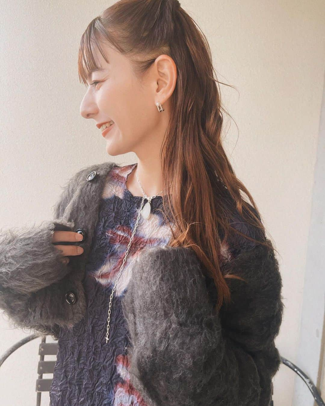 スザンヌさんのインスタグラム写真 - (スザンヌInstagram)「@stylereborn0829  いよいよ本日20時〜発売です🪡🤝💎  みんなonlinestore見てくれるかな？とか 自信持って愛を込めて送り出した商品ではあるのだけれど、 みんな気になってくれてるかな？とか 考えだしたら動悸が止まりませんが☜笑  でも無事に今日を迎えられたことになにより感謝です♡♡♡ （会社立ち上げから今日まで白目になってひっくり返り、笑っちゃうくらい色んなことがありすぎたのです🥺笑）  @stylereborn0829  @remakebyk 🪡collaboration @nana_uchida 💎togetherstonecollectionのitemを身につけると自分自身もはっぴーな気持ちになったからそこはめちゃ自信あり🥰です  しかもこの柄、この石は、自分だけのもの。  世界でひとつのお気に入りitemを みんな見つけてね☁️♡  #StyleReborn #nananbijouxxx #remakebyk #yama」11月17日 16時15分 - suzanneeee1028