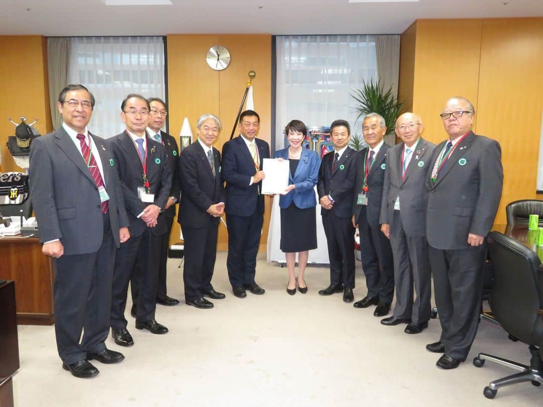 高市早苗のインスタグラム：「11月17日 奈良県の市町村長より史跡整備の要望書拝受」