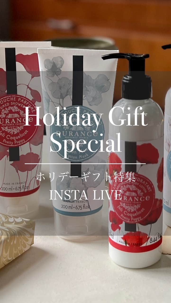 EFFIEのインスタグラム：「ギフトにもおすすめ🎁 紅白の華やかなパッケージは やさしい甘さのフルーティなコクリコのとってもいい香り。 保湿力抜群のボディケアフルセットを お世話になった方へのギフトとして。  プラントシリーズ " プリティポピー "の香り  ･･････････････････  南仏グリニャンにあるデュランス フレッシュな花々や植物、果実の魅力を最大限に生かした『PLANT』プラントシリーズ。  「できる限り自社の畑と地元の農場で有機栽培された原料を使用する」というポリシーを守って厳選された原材料は、香りの都グラースで調香されます。  紅白の華やかなパッケージに包まれたボディケアアイテムは とことんナチュラルに、とことんお肌にいいものを使っているからこそ、お肌が喜ぶものばかりです。  ▶︎ハンドクリーム ポーチに入るミニサイズ。保湿力と防錆性に優れたプロヴァンスの養蜂場産のビーズワックス（ミツロウ）が配合され、保湿力の高さを実感していただけます。  ▶︎ボディローション スイートアーモンドオイル他、植物オイルが配合されており、お肌にうるおいと栄養を与えてくれます。 肌馴染み抜群で、素早くお肌に浸透します。  ▶︎シャワージェル 心地よい洗いあがり後、素肌にほのかに香りが残る液体石けん。お肌をよりマイルドに洗い上げる植物性。 お風呂上がりに同じ香りのボディローションで保湿すれば、一日中香りに包まれます。  ▶︎ソープ(フェイス&ボディ) 植物性のパームオイルがお肌を滑らかに保ち、やさしく汚れを落とします。スイートアーモンドオイル、サンフラワーオイルが配合されており、肌にみずみずしさを与え、弾力をUPしてくれます。  ▶︎ドライオイル(フェイス、ボディ、ヘア) 植物オイルの中でも特に浸透率が高いオイル。水分バランスを整え、エイジングケアに効果的です。 べたつかない仕上がりで、お身体はもちろん、顔、髪にもお使いいただけ、ドライオイルを施したお肌や髪はツヤが増し、とてもきれいに。  :::::::::::::::::::::::::::::::  @duranceofficiel  @e.f.international   #エフィと香りの暮らし  #efinternational   #durance  #デュランス」