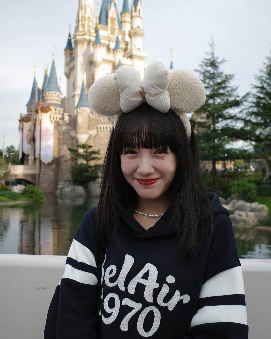 前田希美（まえのん）さんのインスタグラム写真 - (前田希美（まえのん）Instagram)「#のんの私服   setup @zara  bag @zara  knit @studious_official  boots @ugg  笑うと昔から目が🌙みたいになる 特に最後の写真…笑  このカチューシャ新作で 発売日にGETしました🏰🐭🎀✨」11月17日 16時21分 - maeda_nozomi