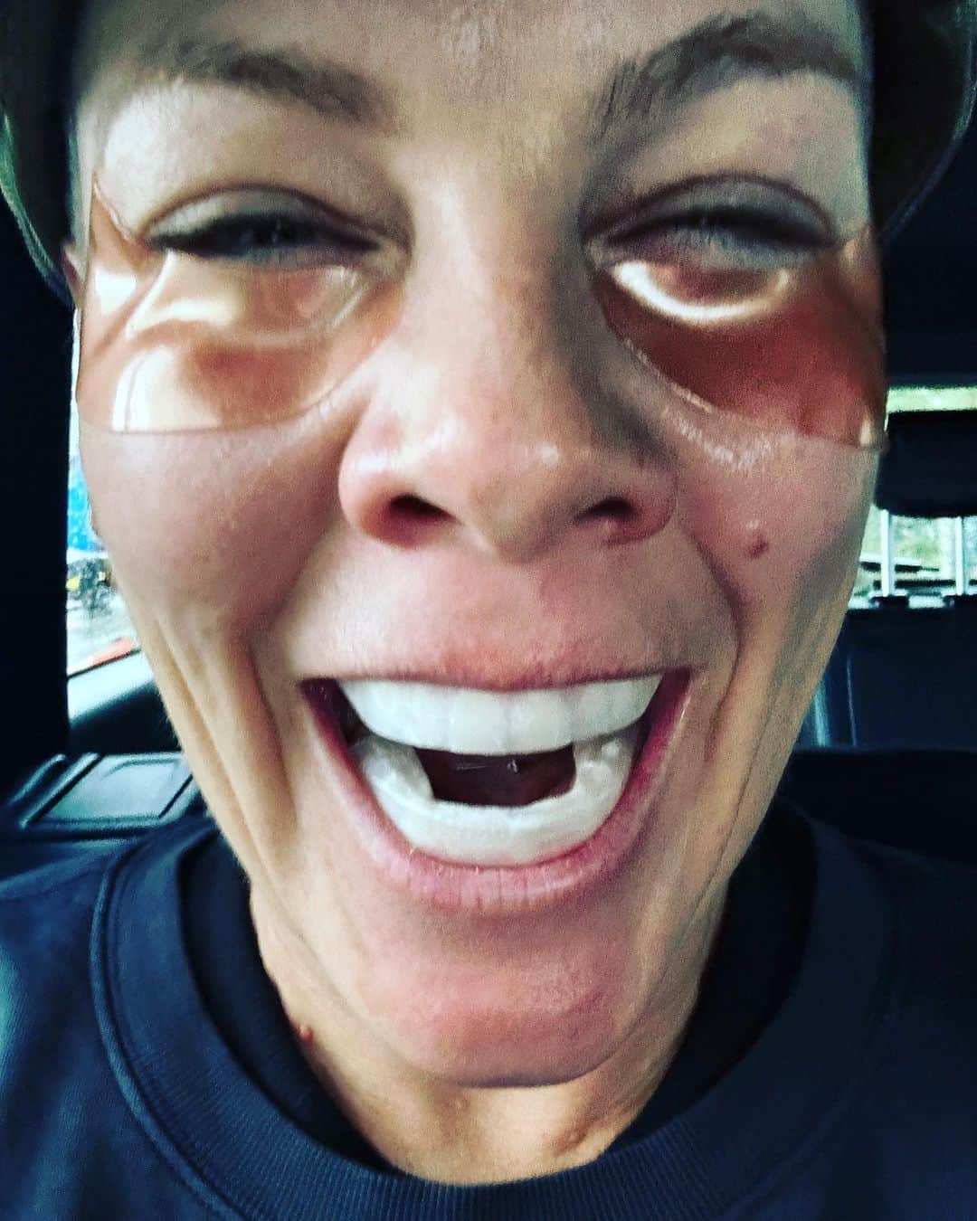 P!nk（ピンク）さんのインスタグラム写真 - (P!nk（ピンク）Instagram)「Hi everyone! It’s really important to me that you think I’m pretty 😍 and feminine 😍my whole life and career depends on it…… so here ya go! Self care Friday let’s goooooo」11月17日 16時26分 - pink