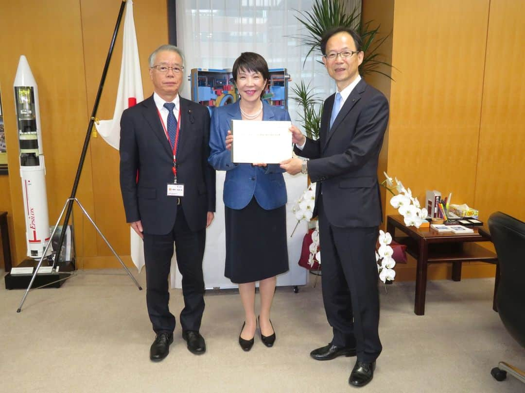 高市早苗のインスタグラム：「11月17日 大分県知事・県議会副議長ご来訪」