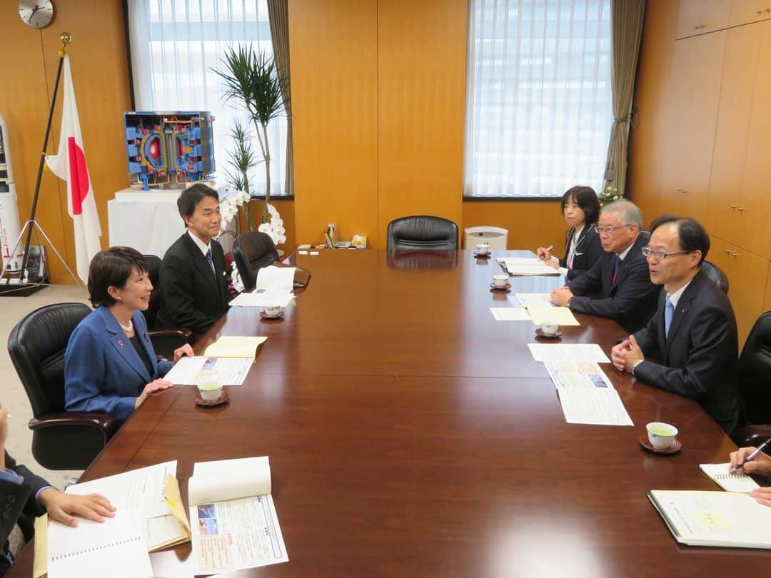 高市早苗さんのインスタグラム写真 - (高市早苗Instagram)「11月17日 大分県知事・県議会副議長ご来訪」11月17日 16時31分 - takaichi_sanae