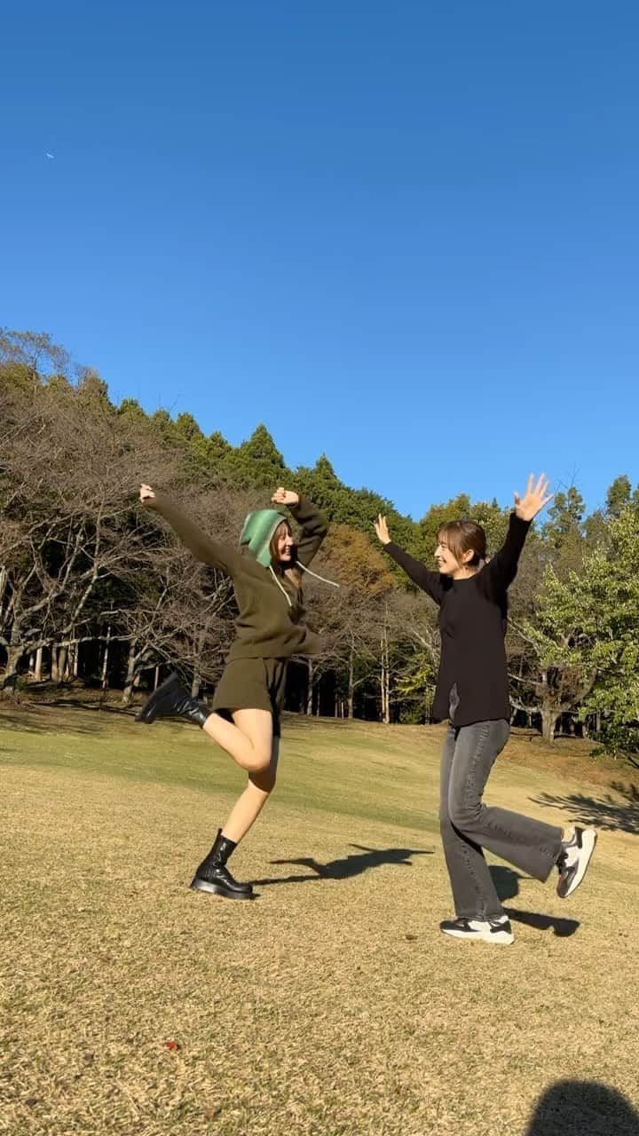 市野莉佳のインスタグラム：「⛅️🌿❤️TWINS :0♡  @ichirika_62 @riko_ichino  . #twins #双子 #りかりこ #fashion #ootd #cordinate」