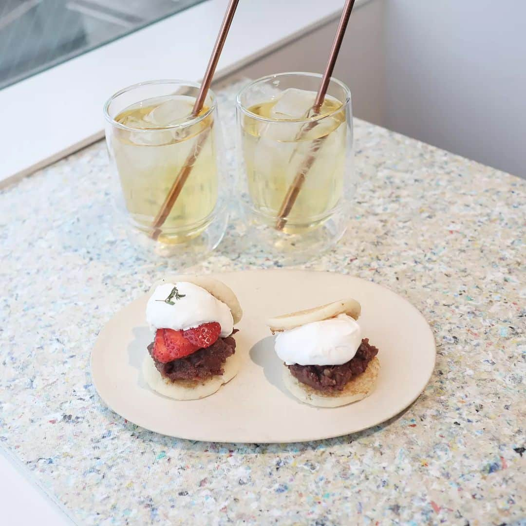 Eri Satoさんのインスタグラム写真 - (Eri SatoInstagram)「【🍓KAWA KITCHEN/蔵前🍓】 · こちらもはるかちゃんと行った、 蔵前のカフェ KAWA KITCHEN @kawakitchen.jp · 1階はエシカルなアイテムが揃う雑貨屋さん 2階がカフェになってるよ メニュー見て、えりちゃん好きそうって言われた！ 確かに🤣 ふたりで生どら焼き食べました💓 · 席からはスカイツリーも見えたよ👀 · · 【KAWA KITCHEN】 東京都台東区蔵前２-10-11 都営大江戸線蔵前駅A7出口より徒歩約3分 都営浅草線蔵前駅A2出口より徒歩約5分 ·月曜、火曜定休 · · #kawakitchen#さとえりCAFE#蔵前#蔵前カフェ#浅草#生どら焼き#サステナブル#エシカル#ヴィーガン」11月17日 16時34分 - satoeri626