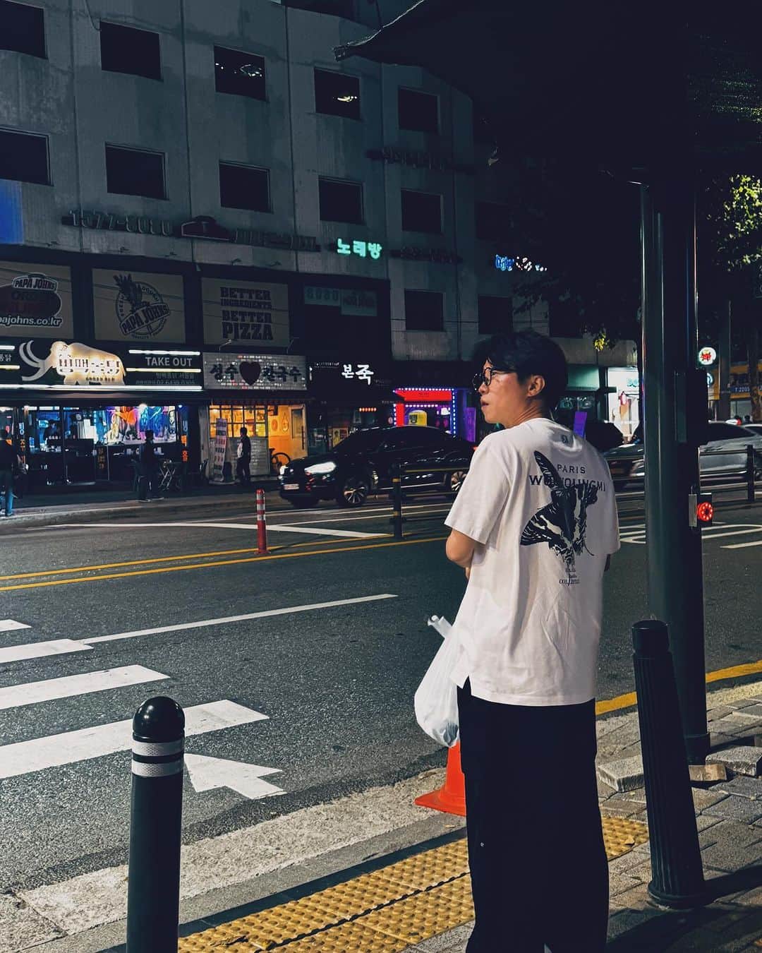 パク・ソングァンのインスタグラム：「## 나 혼자 아직 여름...  ㅋㅋㅋ혼자 놓지 못하는 여름  술은 항상 적당히ㅋㅋㅋㅋㅋ 쫌!!!!!!  술 먹고 저래본적 있다 🙋」