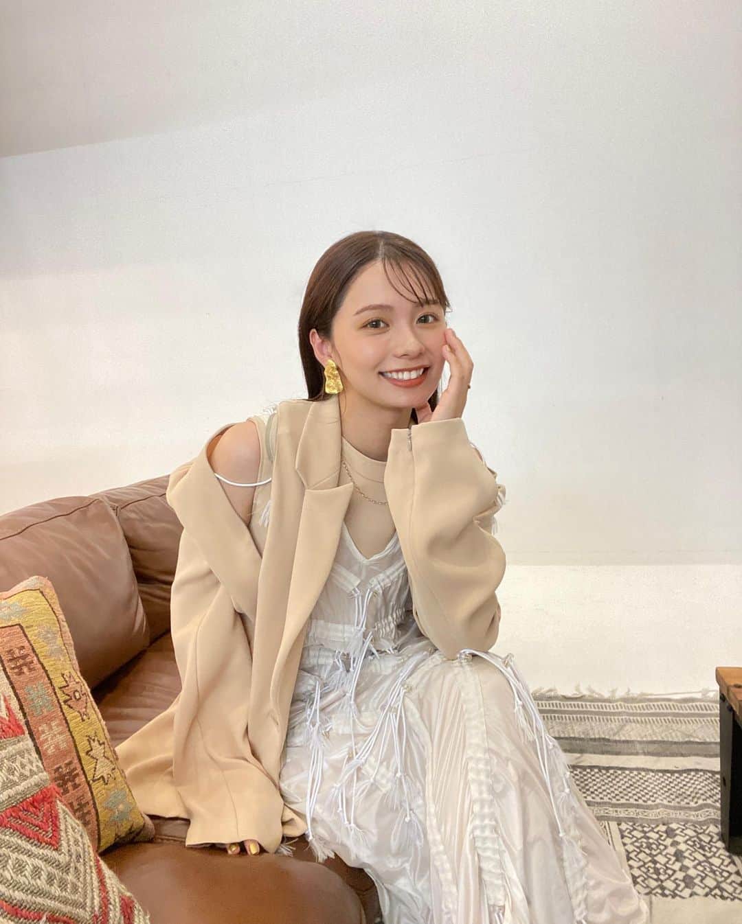 足立佳奈のインスタグラム：「🪐☁️」