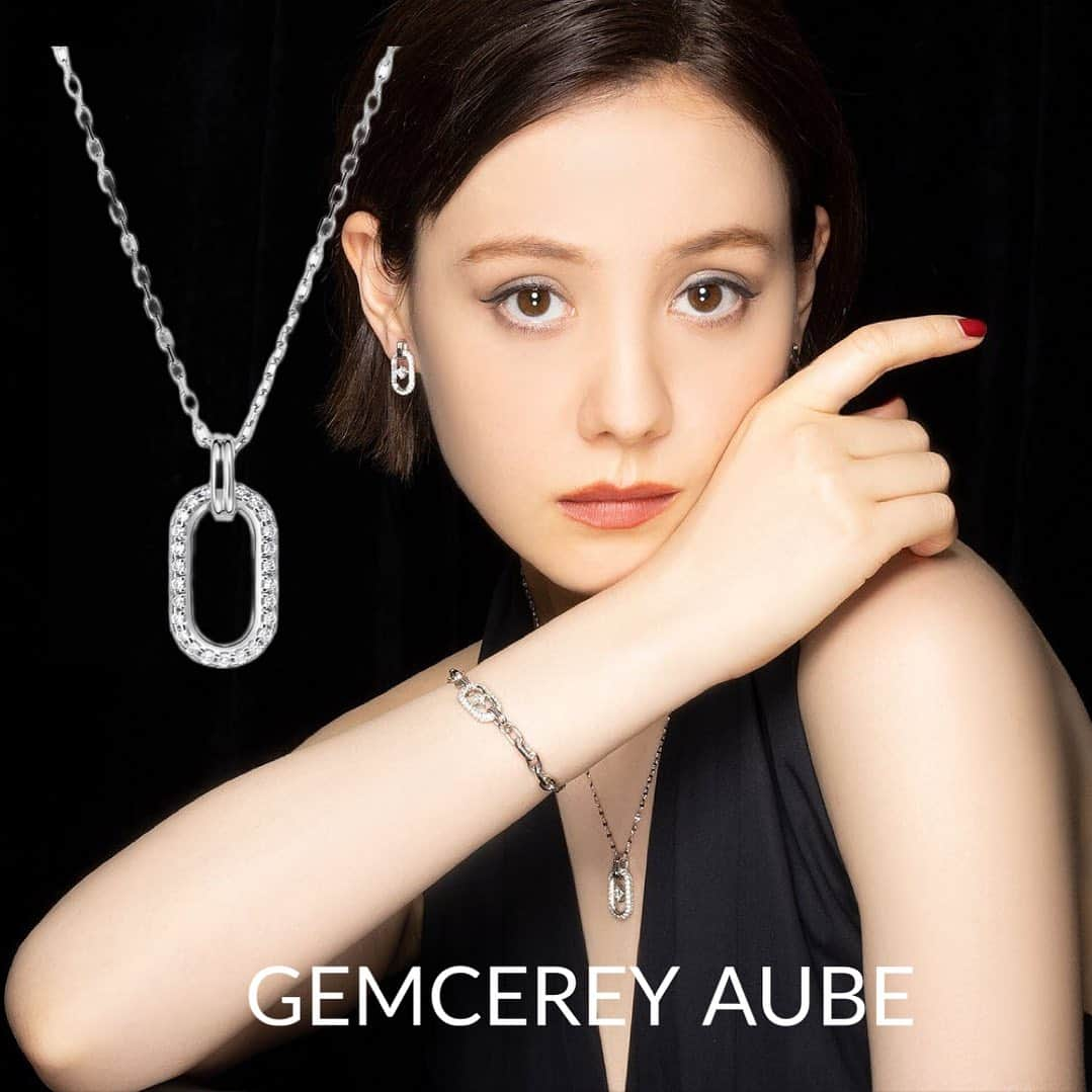 中野猛のインスタグラム：「GEMCEREY AUBE GEMCEREY 30th Anniversary MODEL #GEMCEREY #ジェムケリー　#ジュエリー　#jewelry #ネックレス　#クリスマス　#Xmas #クリスマスプレゼント　#クリスマスプレゼントにオススメ   このジュエリーは好きですか？」