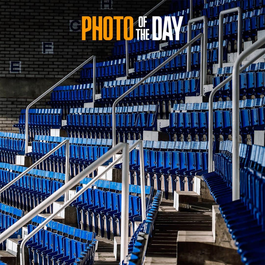 のインスタグラム：「Goodison Park. Top Balcony. 💙  #PhotoOfTheDay」