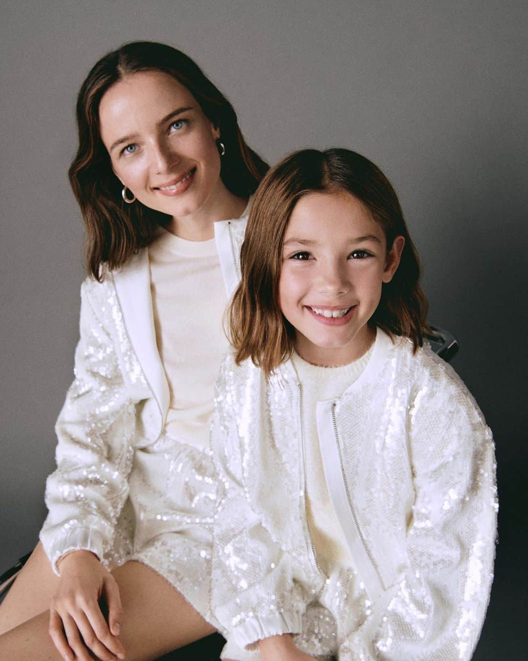 MANGOのインスタグラム：「All you need this holiday season is a sequin bomber jacket for both of you. Find them in our Mini me collection.  Jacket: 57059805 & 57099118  Shorts: 57049805 & 57069119  #MangoWoman #MangoKids」
