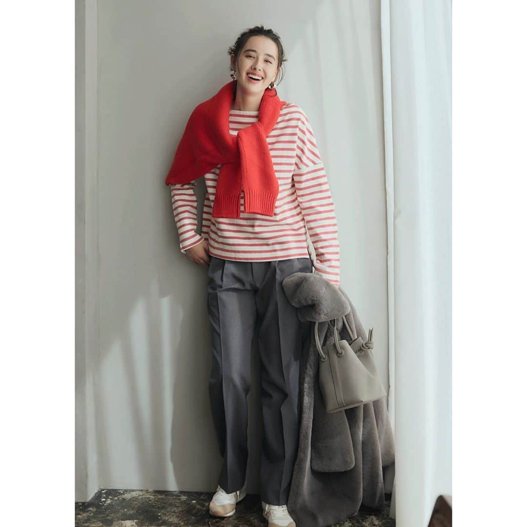 集英社FLAG SHOP（フラッグショップ）さんのインスタグラム写真 - (集英社FLAG SHOP（フラッグショップ）Instagram)「⁡ ⁡ ⁡ 秋→冬はベーシックカラーを味方につける！ ⁡ 人気スタイリスト・石関靖子さんの 黒・グレー・白・ベージュStyleの旬ルール🤍 ⁡ ⁡ アウター合わせや重ね着が増える秋冬は、頼もしいベーシックカラーの魅力がよりいっそう輝くシーズン✨ ⁡ そこでおなじみの４つのカラー別に、実用的でいて、今っぽさも感じさせる旬の着こなしを提案！ ⁡ 石関さん流のコーデ術をマスターすれば、明日からのおしゃれがもっと楽しくなるはず🫧 ⁡ ⁡ ⁡ #SHINZONE #SACRA #ADAWAS #upperhights #NOMADIS #MADISONBLUE #FABIORUSCONI #SAYAKADAVIS #MACKINTOSH #DATE #SIXBYONE #SLOANE #VASIC #COGTHEBIGSMOKE #SACRA #Oblada #TICCA #outer #happyplusstore #トレンド #名品アウター #ハピプラ ⁡ ⁡」11月17日 16時54分 - happyplusstore