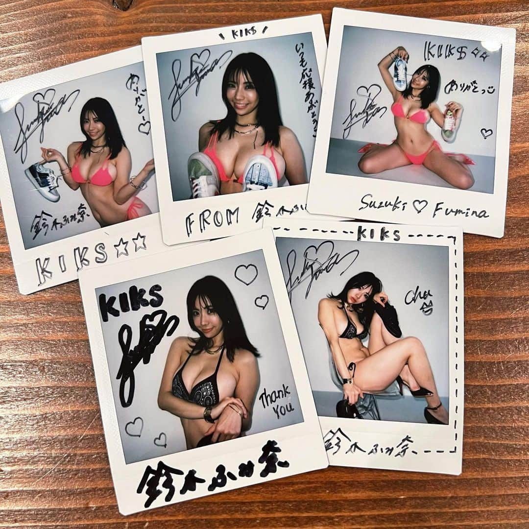 KIKSTYOさんのインスタグラム写真 - (KIKSTYOInstagram)「. KIKS GIRLS TEEに新作が登場!!!  今回のモデルには、２度目の登場となる鈴木ふみ奈さんを起用。 7月5日生まれ、埼玉県出身。T167cm /B96/W60/H93。 趣味はサウナ、ポーカー。 日本大学芸術学部音楽学科在学中にミスFLASHグランプリを獲得し、グラビアアイドルとして大人気となる。 2018年にはミス・ワールド・ジャパンにて審査員特別賞を受賞するなど様々な分野に挑戦している。 5冊目の写真集『LOVE&PEACE』(玄光社）が絶賛発売中の他、 11月18日には13本目のカレンダーが発売され、 お渡しイベントは12月23日16時〜書泉ブックタワー(秋葉原)にて開催予定。 現在、グラビア、バラエティ、女優とマルチに活躍している。  抽選で5名様にサイン入りチェキをプレゼント致します。先着順ではありませんので、ご了承下さい。 注）こちらの商品は予約商品となっております。 注）予約商品のため、注文後のキャンセルはお断りさせて頂きます。  注）画像はサンプルです。インクジェットプリントの為、実際とは若干異なる場合がございます。 受注期間 2023年11月17日(金)～2023年11月26日(日)までとなります。 発送は2023年12月下旬予定となります。 予約商品のため、到着日のご指定は頂けません。 . New KIKS TYO x FUMINA SUZUKI tees are now available for pre-order at kikstyo.com (Japan)  and kikstyoshop.com (International).  These limited edition tees feature the CLOT × Nike Dunk Low SP “What The? CLOT”. Pre-order ends Sunday, November 26th, 2023 or while supplies last.  Buy these pre-order tees for a chance to win 1 of 5 autographed "Cheki" photos from FUMINA SUZUKI. Get 1 entry per purchase. Winners will get an exclusive autographed photo with order. Shop Now! . #kikstyo #kiksgirls #鈴木ふみ奈 #fuminasuzuki #dunk #dunklow #clot #whatthe #sneakerhead」11月17日 16時59分 - kikstyo