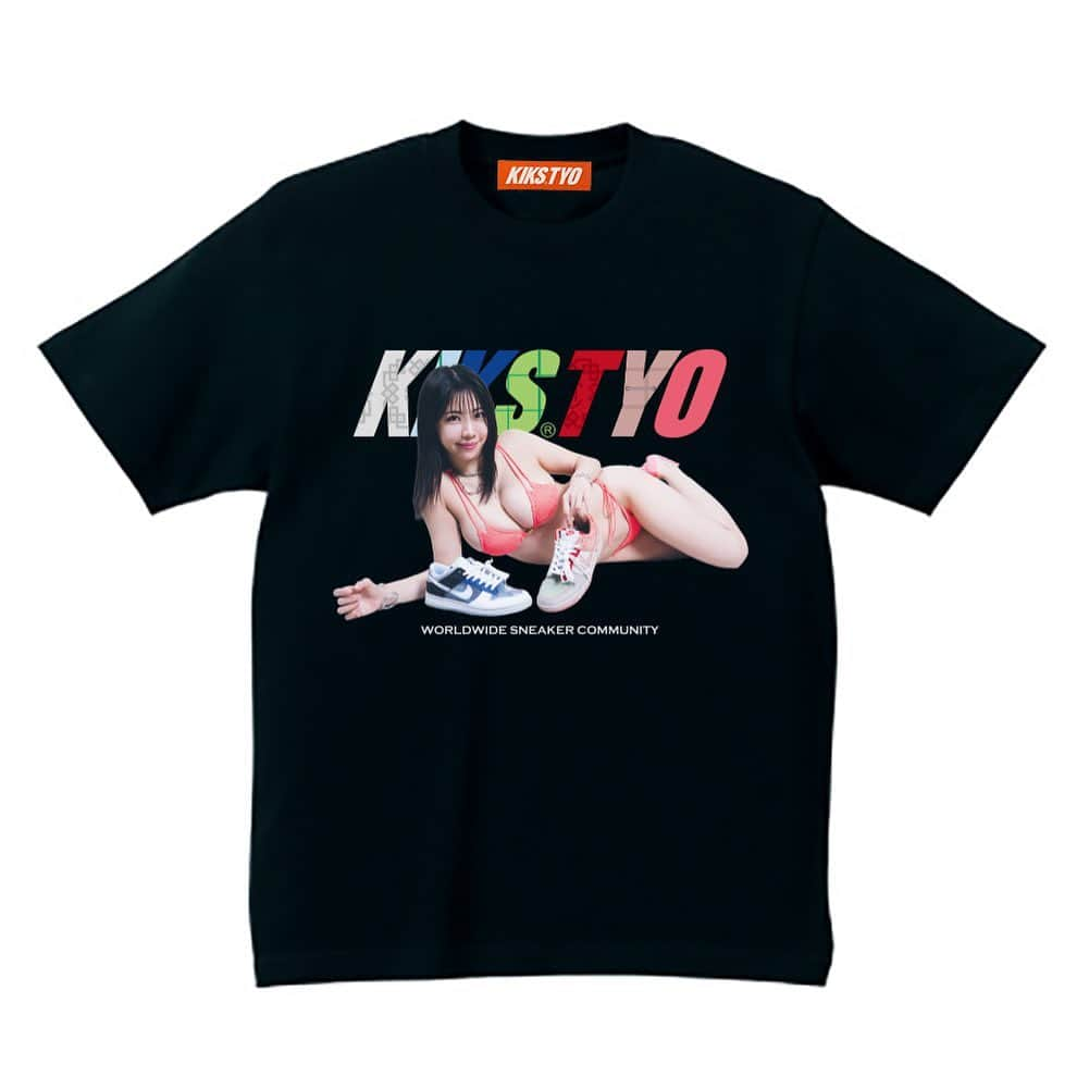 KIKSTYOさんのインスタグラム写真 - (KIKSTYOInstagram)「. KIKS GIRLS TEEに新作が登場!!!  今回のモデルには、２度目の登場となる鈴木ふみ奈さんを起用。 7月5日生まれ、埼玉県出身。T167cm /B96/W60/H93。 趣味はサウナ、ポーカー。 日本大学芸術学部音楽学科在学中にミスFLASHグランプリを獲得し、グラビアアイドルとして大人気となる。 2018年にはミス・ワールド・ジャパンにて審査員特別賞を受賞するなど様々な分野に挑戦している。 5冊目の写真集『LOVE&PEACE』(玄光社）が絶賛発売中の他、 11月18日には13本目のカレンダーが発売され、 お渡しイベントは12月23日16時〜書泉ブックタワー(秋葉原)にて開催予定。 現在、グラビア、バラエティ、女優とマルチに活躍している。  抽選で5名様にサイン入りチェキをプレゼント致します。先着順ではありませんので、ご了承下さい。 注）こちらの商品は予約商品となっております。 注）予約商品のため、注文後のキャンセルはお断りさせて頂きます。  注）画像はサンプルです。インクジェットプリントの為、実際とは若干異なる場合がございます。 受注期間 2023年11月17日(金)～2023年11月26日(日)までとなります。 発送は2023年12月下旬予定となります。 予約商品のため、到着日のご指定は頂けません。 . New KIKS TYO x FUMINA SUZUKI tees are now available for pre-order at kikstyo.com (Japan)  and kikstyoshop.com (International).  These limited edition tees feature the CLOT × Nike Dunk Low SP “What The? CLOT”. Pre-order ends Sunday, November 26th, 2023 or while supplies last.  Buy these pre-order tees for a chance to win 1 of 5 autographed "Cheki" photos from FUMINA SUZUKI. Get 1 entry per purchase. Winners will get an exclusive autographed photo with order. Shop Now! . #kikstyo #kiksgirls #鈴木ふみ奈 #fuminasuzuki #dunk #dunklow #clot #whatthe #sneakerhead」11月17日 16時59分 - kikstyo