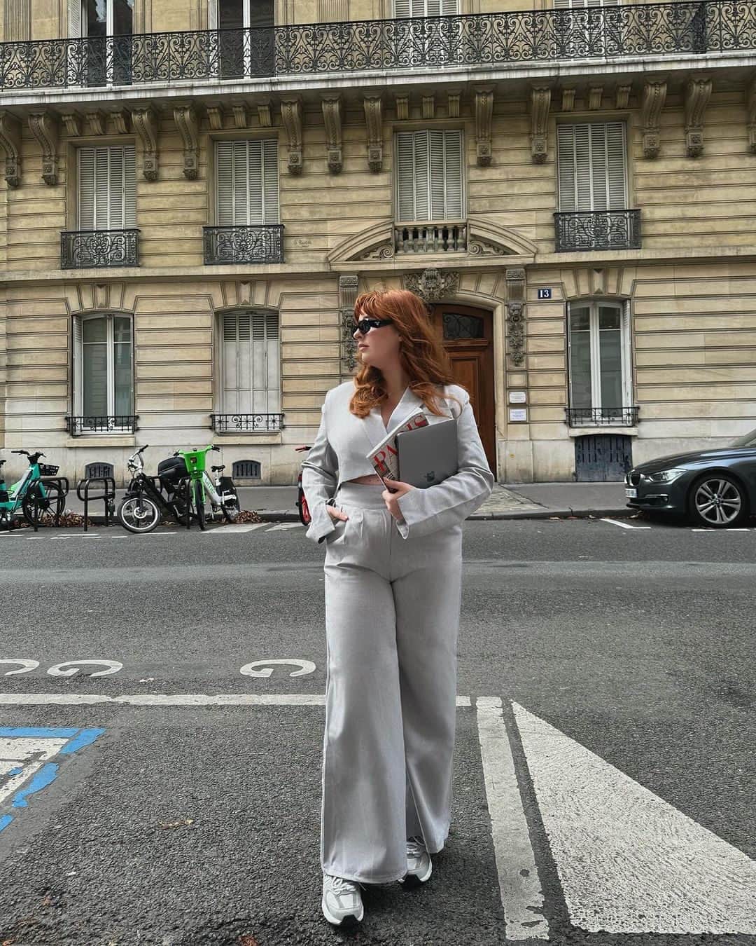 Public Desireのインスタグラム：「Girl boss energy 👩🏽‍💻💅🏻  Want 20% off? Use code GET20 to get money off on our app only 📲  📸 @emmyrosam  🔎 Tailored premium boxy cropped blazer £45.00/60.00 🔎 Tailored premium wide leg trouser grey £30.00/$45.00」