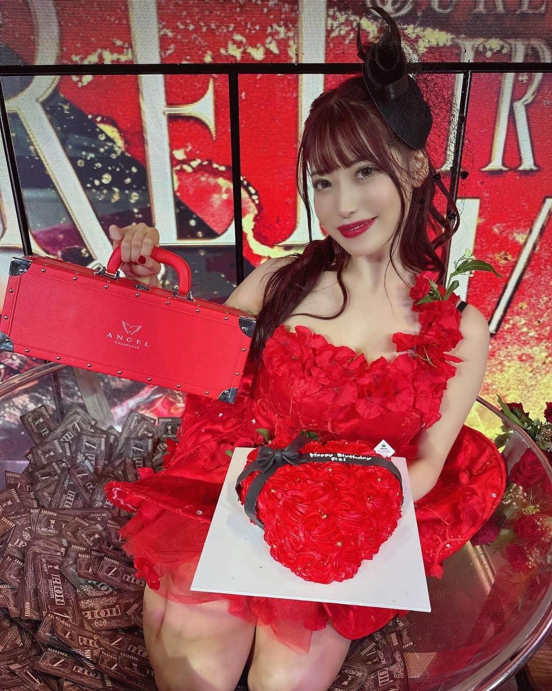 RENAさんのインスタグラム写真 - (RENAInstagram)「赤いっぱいの バースデーイベント♥️♥️♥️  幸せと愛が溢れた1日。🫶 私の想い描いてた世界☺️🌹✨  全部。全部。11/7バーレスクに 遊びにきてくれた、皆様のおかげだよ。🥰✨ 私と出会ってくれてありがとうございます💎 ・ #バーレスク東京　#burlesquetokyo #burlesque  #エンタメ活動を止めない #バーレスク東京のマシュマロ #バースデーイベント　#birthday」11月17日 17時10分 - rei_burlesque