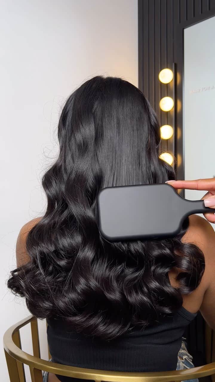 ghd hairのインスタグラム：「Two words: BLACK FRIDAY 🖤💸 Starting TODAY, discover our Black Friday offers with up to 25% off for a limited time only 👀  Receive a complimentary heat protect spray with every electrical purchase when using code GHDXBF at checkout this Black Friday 💰 (FYI: We have tool personalisation across selected tools too!) ✍️   #ghd #ghdhair #blackfriday #haircaredeals #blackfriday23 #blackfridayhaircare」
