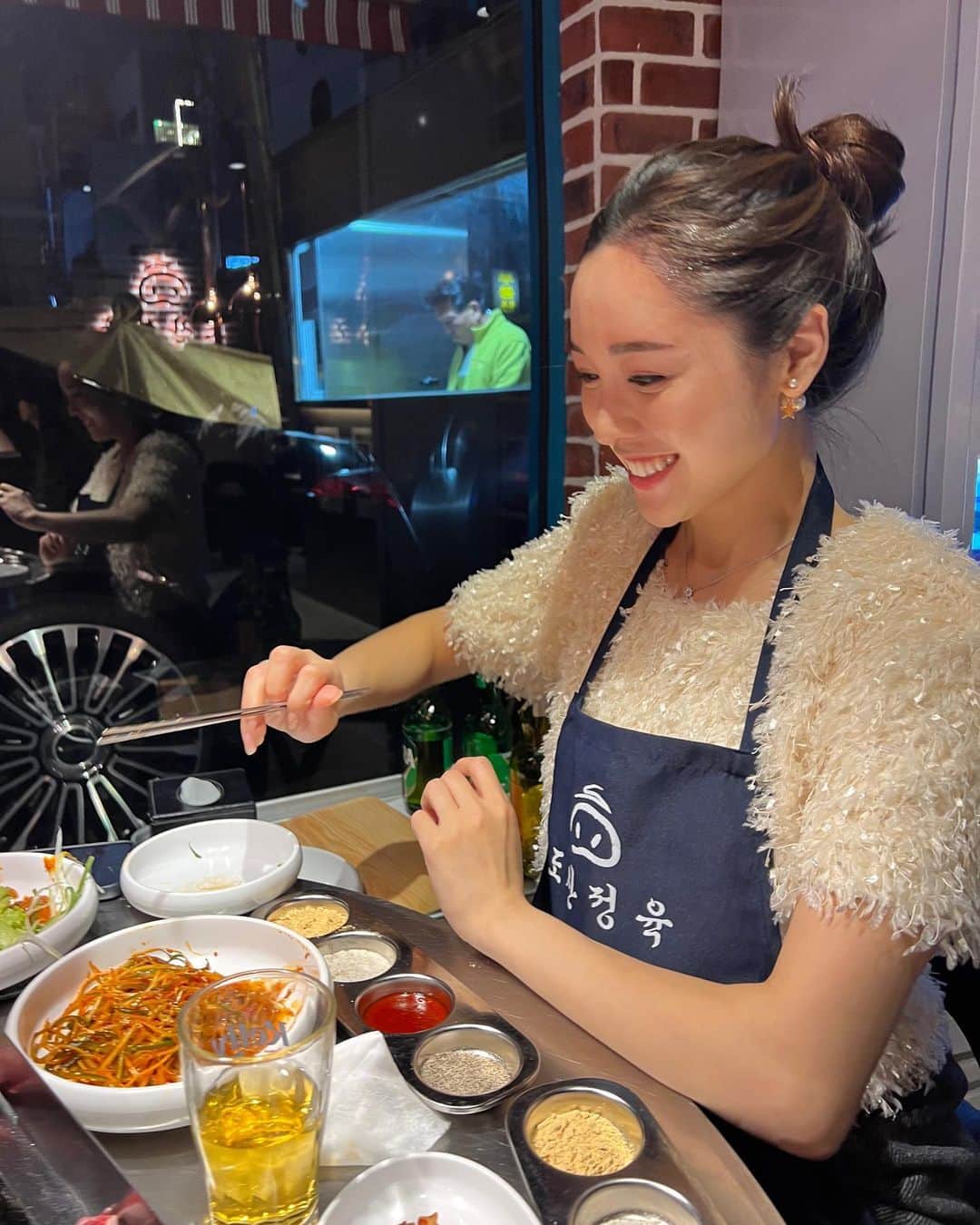 石田安奈さんのインスタグラム写真 - (石田安奈Instagram)「女子旅♥️  ここ美味しかったなぁ。 本場のサムギョプサルは違うね🐷 韓国行ったらまた行く🇰🇷  #압구정로데오맛집 #도산정육 #도산정육본점#江南#韓国料理屋 #韓国グルメ」11月17日 17時07分 - annaishida_0527