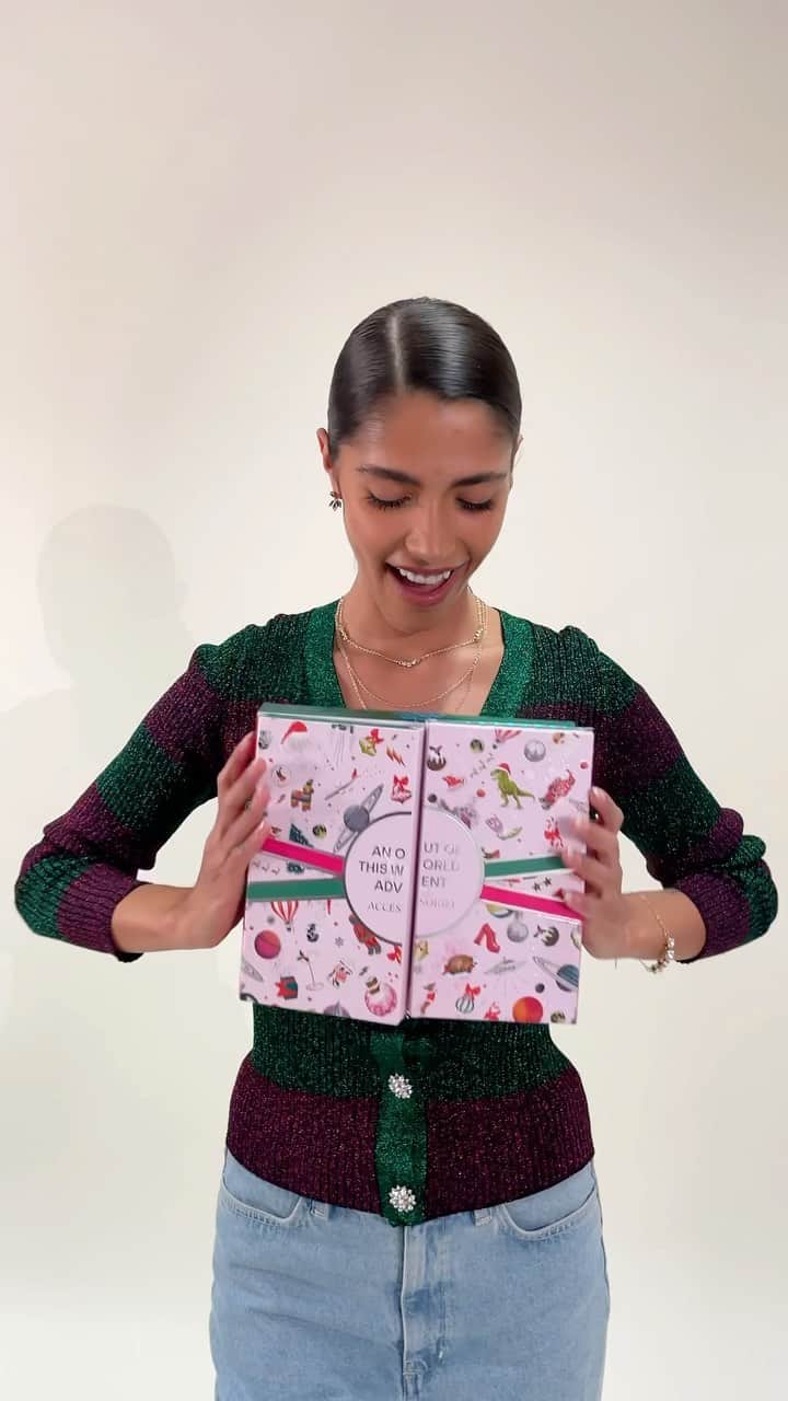 アクセサライズのインスタグラム：「50% O-F-F for 24hrs! 🤩 There’s just enough time to snap up our best-selling Jewellery Advent calendar for £25 (worth £90). Make the most of our BIGGEST discount yet and you’ll be over the moon come 1st December 💫」