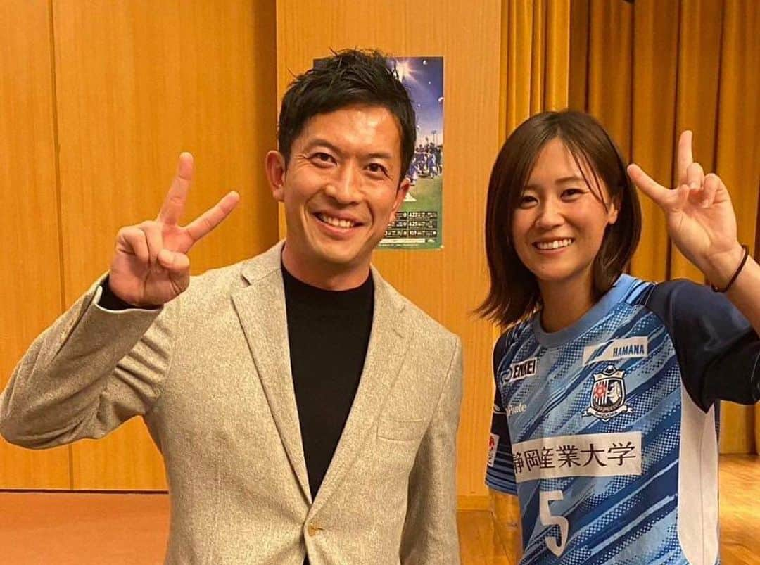 太田吉彰さんのインスタグラム写真 - (太田吉彰Instagram)「静岡SSUボニータ　@ssubonita2022  スポンサー会員懇親会にゲストとして呼んでいただきました。  スポンサーの皆様と交流ができ、 現役時代の話、引退後の話などたくさんの話をさせていただきました。  静岡SSUボニータ関係者の皆様 ありがとうございました。　  静岡・地元に貢献できるようにこれからも頑張ります！　  #静岡SSUボニータ　 #なでしこリーグ #静岡　#磐田　#浜松　 #サッカー　 #ジュビロ磐田」11月17日 17時15分 - yoshiakiohta09