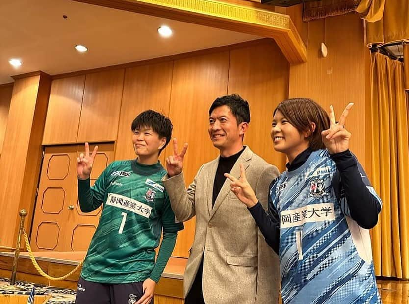 太田吉彰さんのインスタグラム写真 - (太田吉彰Instagram)「静岡SSUボニータ　@ssubonita2022  スポンサー会員懇親会にゲストとして呼んでいただきました。  スポンサーの皆様と交流ができ、 現役時代の話、引退後の話などたくさんの話をさせていただきました。  静岡SSUボニータ関係者の皆様 ありがとうございました。　  静岡・地元に貢献できるようにこれからも頑張ります！　  #静岡SSUボニータ　 #なでしこリーグ #静岡　#磐田　#浜松　 #サッカー　 #ジュビロ磐田」11月17日 17時15分 - yoshiakiohta09