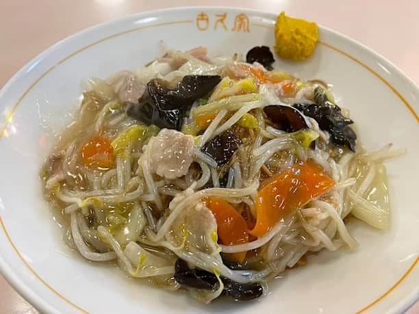 小野瀬雅生さんのインスタグラム写真 - (小野瀬雅生Instagram)「藤沢の味の古久家藤沢店で特製焼きそばウマウマウー☆藤沢の老舗☆昭和のビル地下の名店☆もやしたっぷりのあんかけタイプ☆濃い茶色の麺（深蒸し？）が香ばしくてウマイ☆それに塩味あんかけがたっぷり絡んでヒジョーにウマイ☆バランスがとても良い☆昭和の味がする☆昭和にワープだ☆お客様の顔もショワショワ昭和☆スキスキスー☆ダイスキデス♫ #特製焼きそば #味の古久家藤沢店 #藤沢391街区 #小野瀬雅生 #onosemasao #ウマウマウー #老舗 #塩味あんかけ #あんかけたっぷり #ヒジョーにウマイ #昭和の味がする #昭和にワープだ #ショワショワ昭和 #スキスキスー #ダイスキデス」11月17日 17時23分 - onosemasao