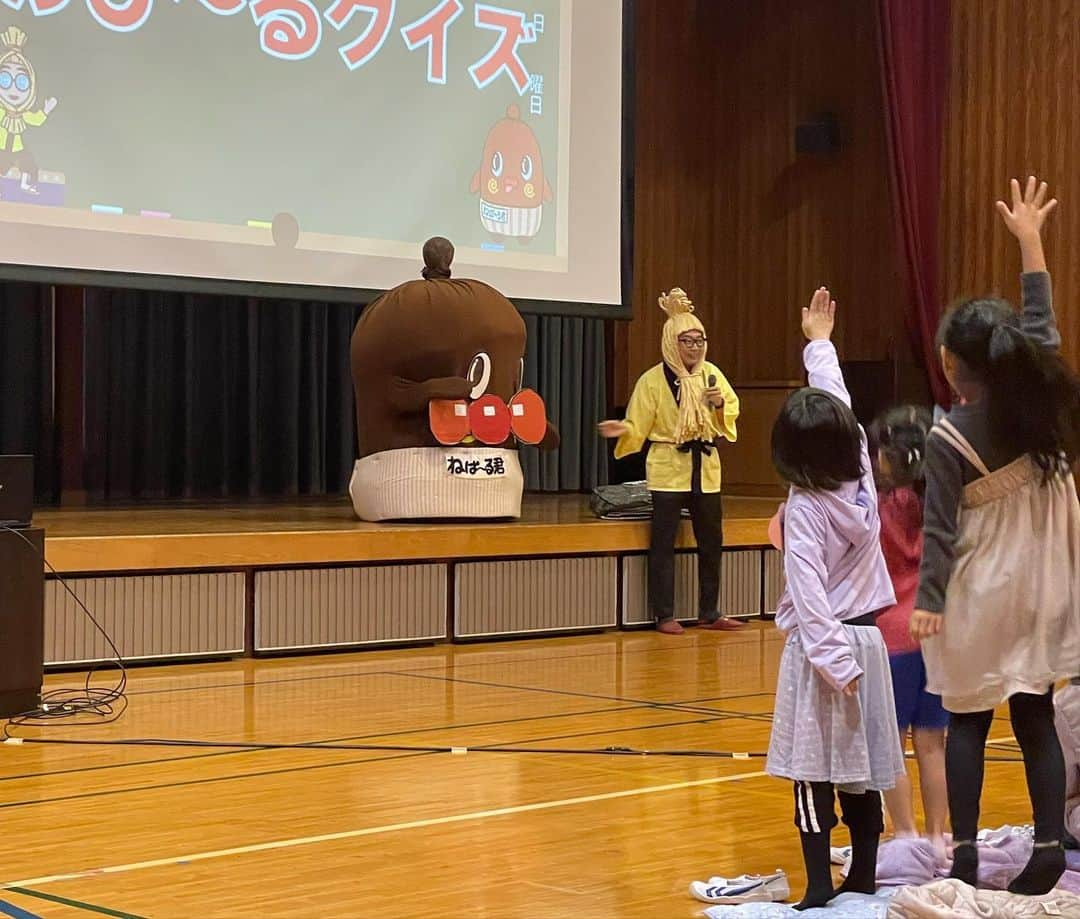 ねば〜る君さんのインスタグラム写真 - (ねば〜る君Instagram)「学校で楽しく学べる食育教室ひらいてきたねば〜！ クイズや絵本やダンスをとおして みんな楽しく学んでのびーたねばね！ #食育 #食育イベント」11月17日 17時24分 - nebaarukun